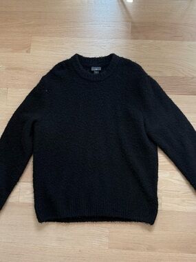 H&M Men's Black Crewneck Fuzzy Knit Sweater in Large